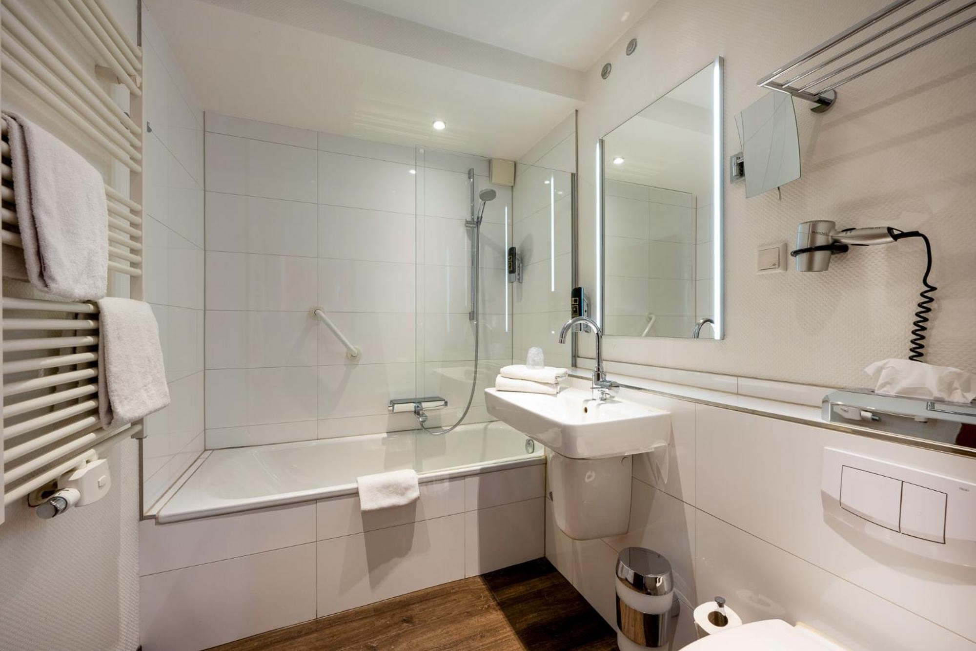 Triton Hotell Köln Rum bild