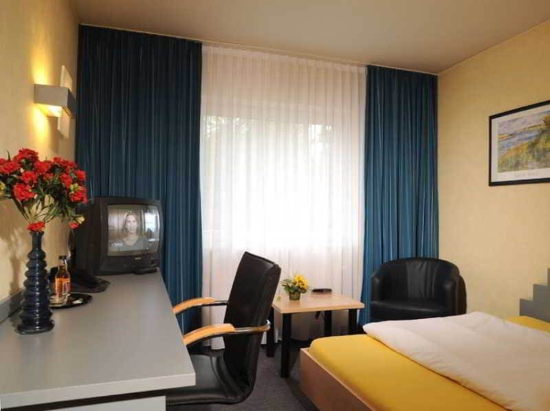 Triton Hotell Köln Exteriör bild
